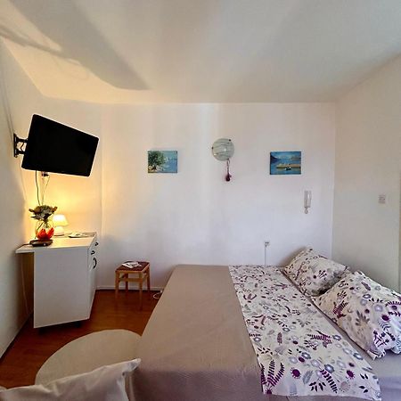 Bright And Charming Studio Apartment Fiume Esterno foto