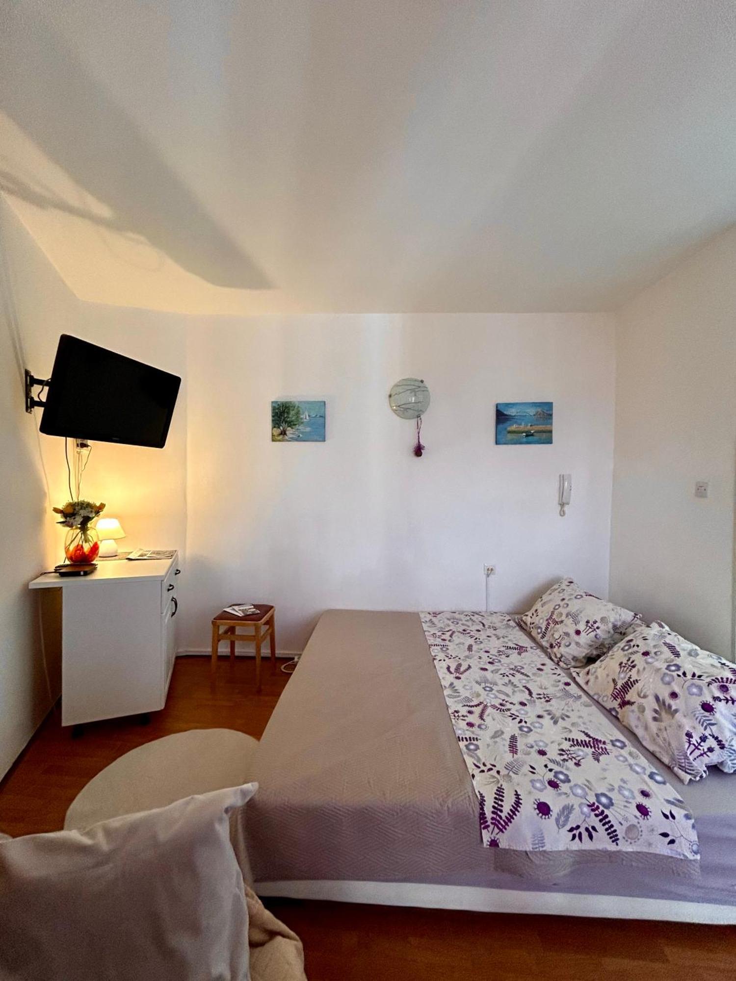 Bright And Charming Studio Apartment Fiume Esterno foto